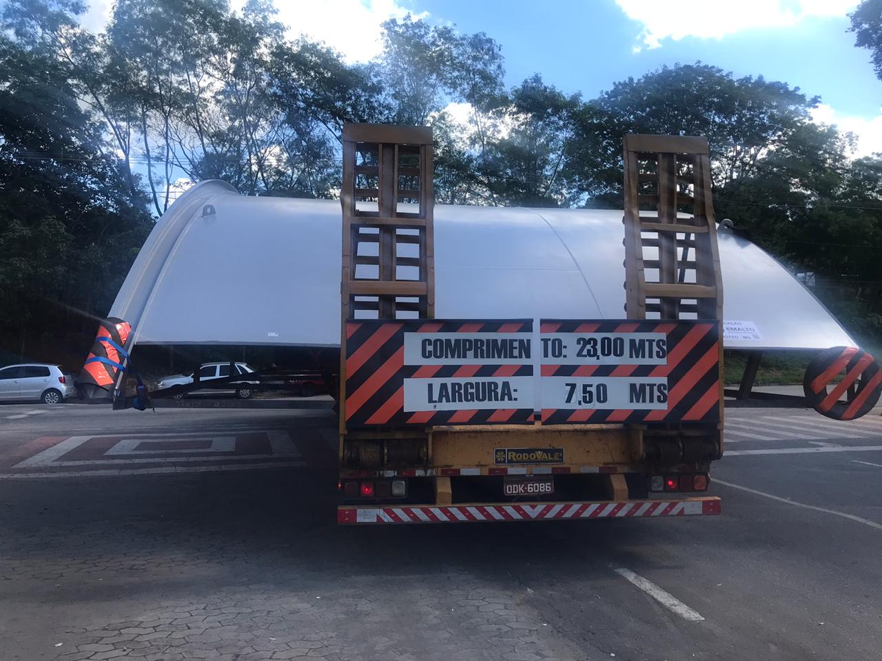 Peça gigante na BR-381