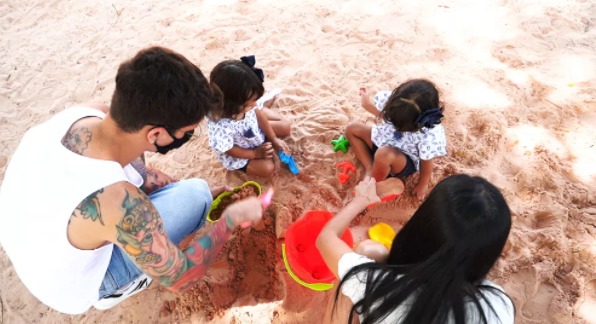  Gêmeas que nasceram grudadas têm vida normal após dois anos da separação