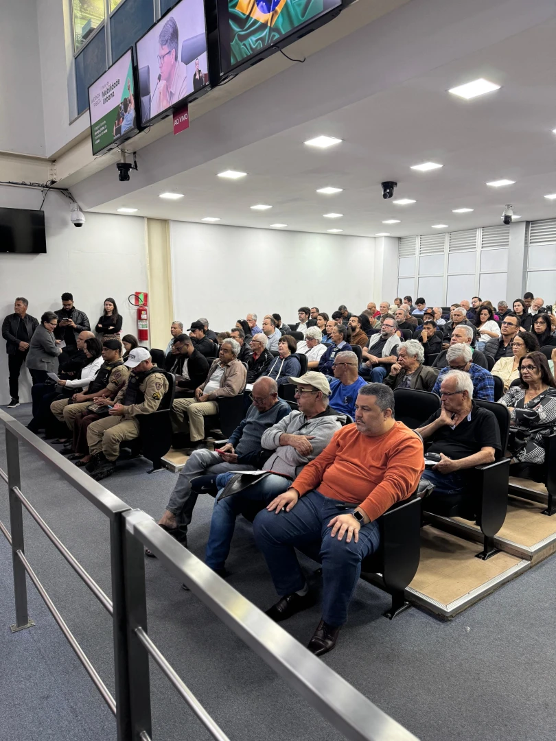 Representantes do CEFET-MG apresentando a metodologia do PlanMob