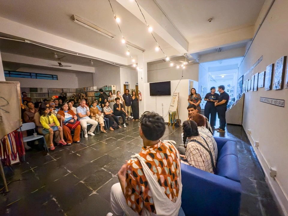 Arte e cultura sendo celebradas em eventos na noite mineira