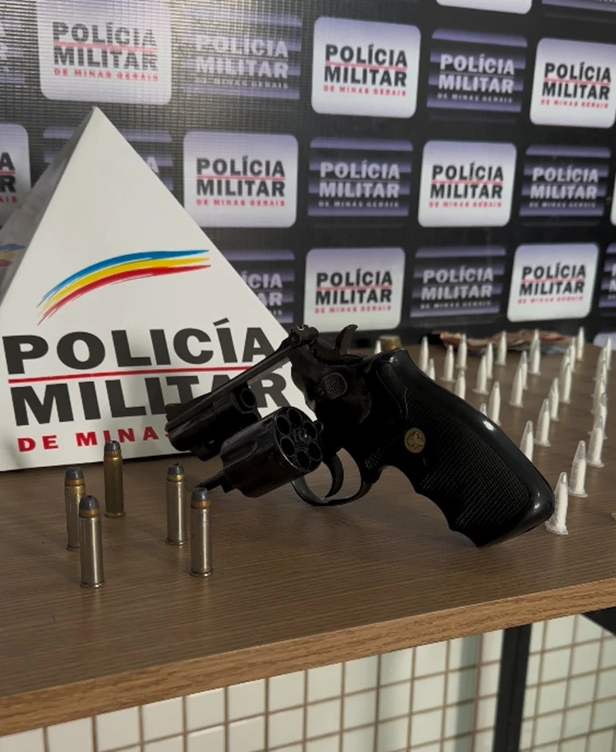 Os indivíduos envolvidos foram levados à Delegacia de Polícia Civil de Caratinga, acompanhados dos itens confiscados.
