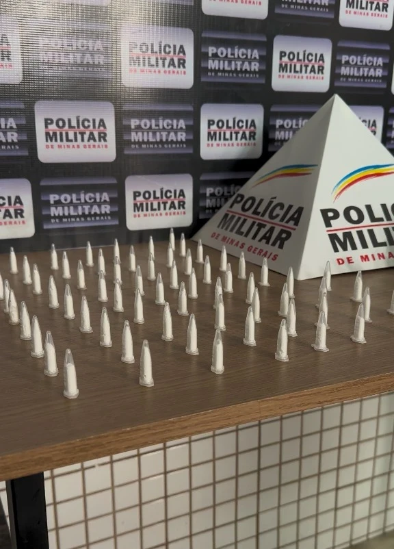 Todas as pessoas envolvidas foram levadas à Delegacia de Polícia Civil de Caratinga, acompanhadas dos itens confiscados.