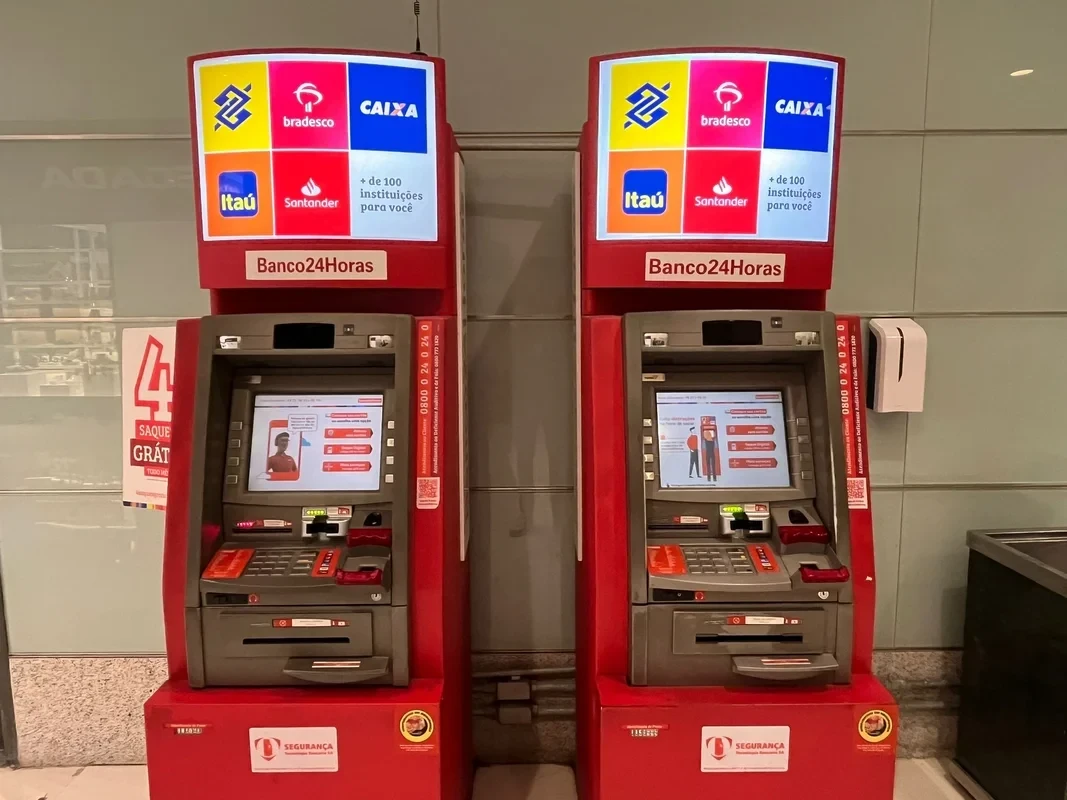 cortaram o local destinado aos cassetes de dinheiro