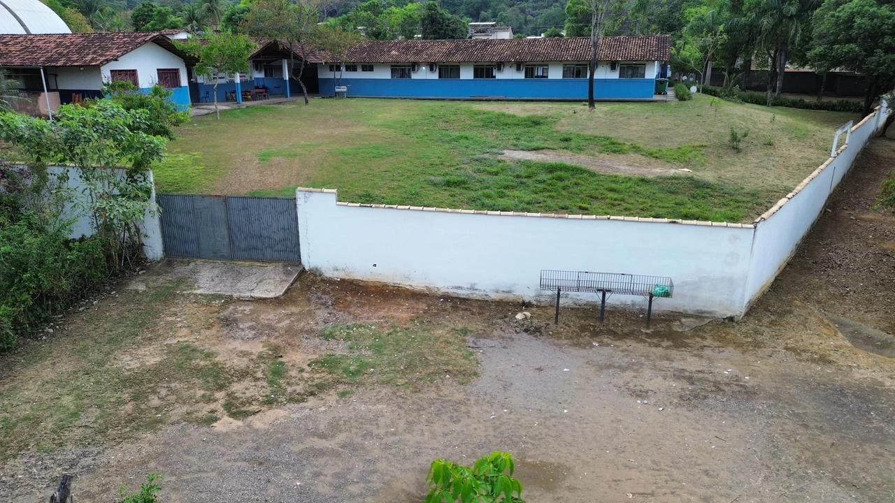 zona projetada especificamente para receber a unidade.