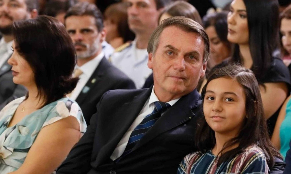 Presidente Jair Bolsonaro com a filha mais nova, Laura.