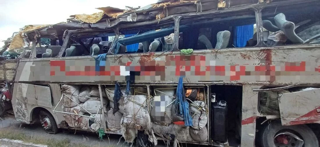 Pelo menos 15 pessoas perderam a vida no acidente.