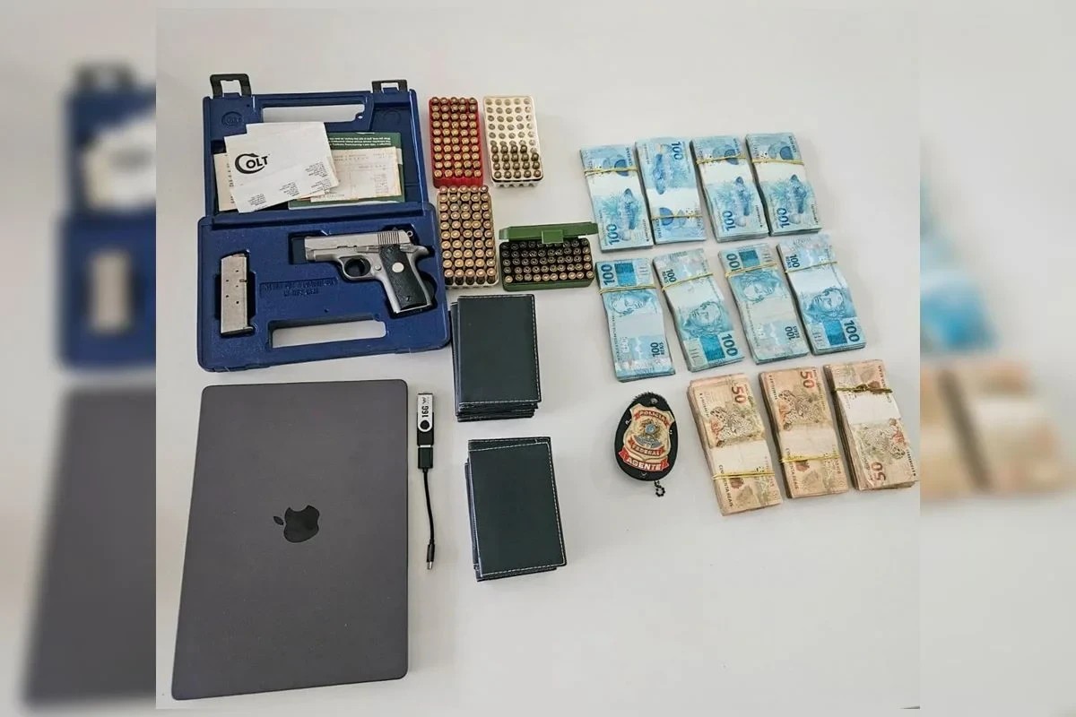 A Polícia Federal (PF) reconheceu 29 veículos pertencentes a indivíduos associados a organizações que geraram R$ 700 milhões.