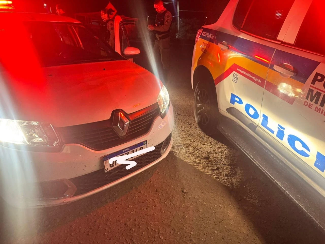 Veículo furtado em Belo Horizonte é encontrado na BR-262, nas proximidades de São José do Goiabal.