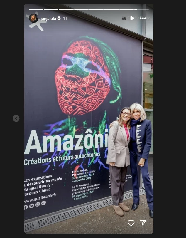 Janja se encontra com Brigitte Macron e participa de visita a uma exposição.