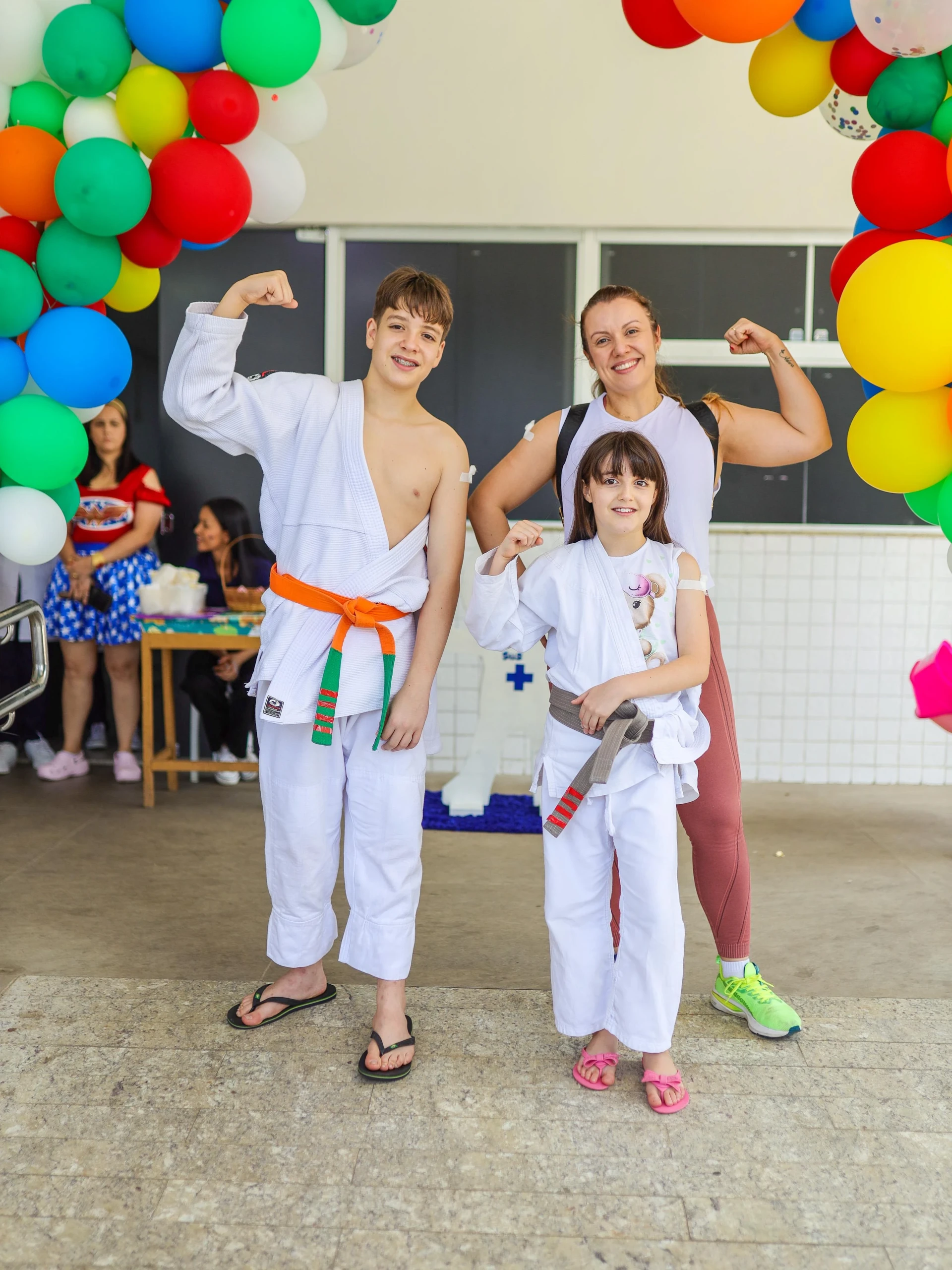 O público-alvo consistia em crianças e adolescentes com idades entre 0 e 14 anos.