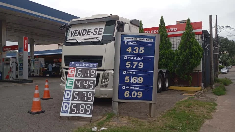 Valor dos combustíveis em uma rede de postos em Ipatinga - MG