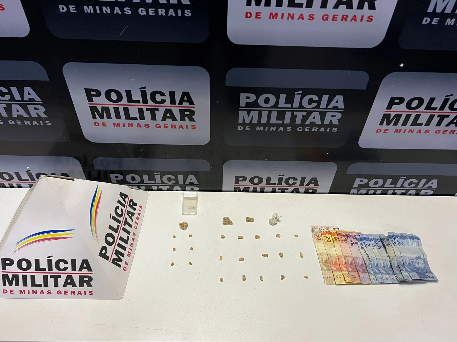O autor e o material foram enviados à delegacia da Polícia Civil.