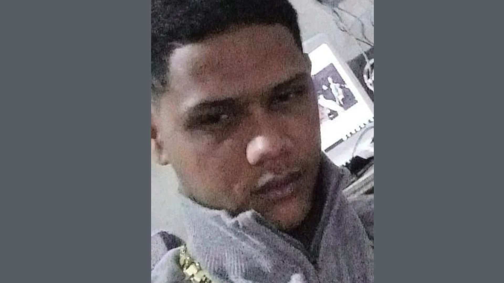 Nenhum ferimento por arma de fogo foi encontrado, sugerindo que o delito foi realizado com uma arma cortante.