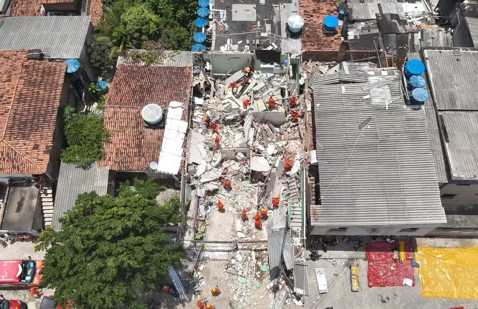 Imagem capturada do céu revela o local da explosão em Olinda.