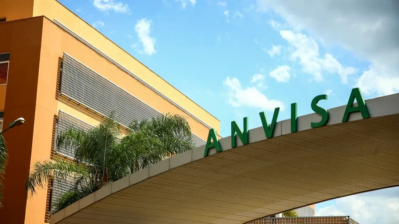 A Anvisa estabelece novas restrições que abrangem azeite, sal do Himalaia e chás com alegações terapêuticas enganadoras.