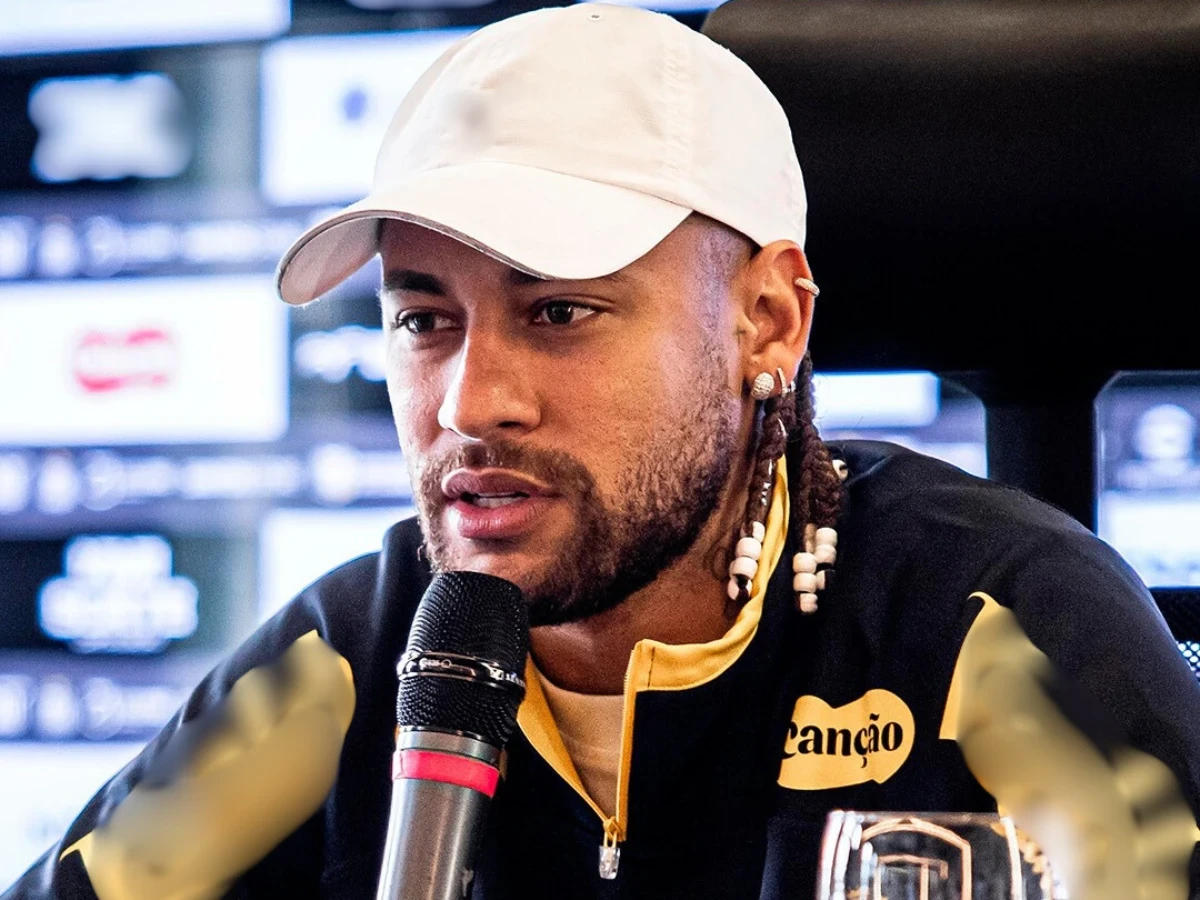 Neymar Jr. durante a entrevista realizada por seus familiares e amigos.