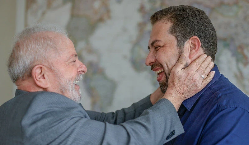 Lula e Boulos.