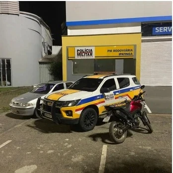 Conforme registrado no boletim de ocorrência, durante as investigações, os agentes policiais foram informados de que o homem teria abastecido um Fiat Palio com cerca de 50 litros de gasolina em um posto, evadindo-se sem efetuar o pagamento.
