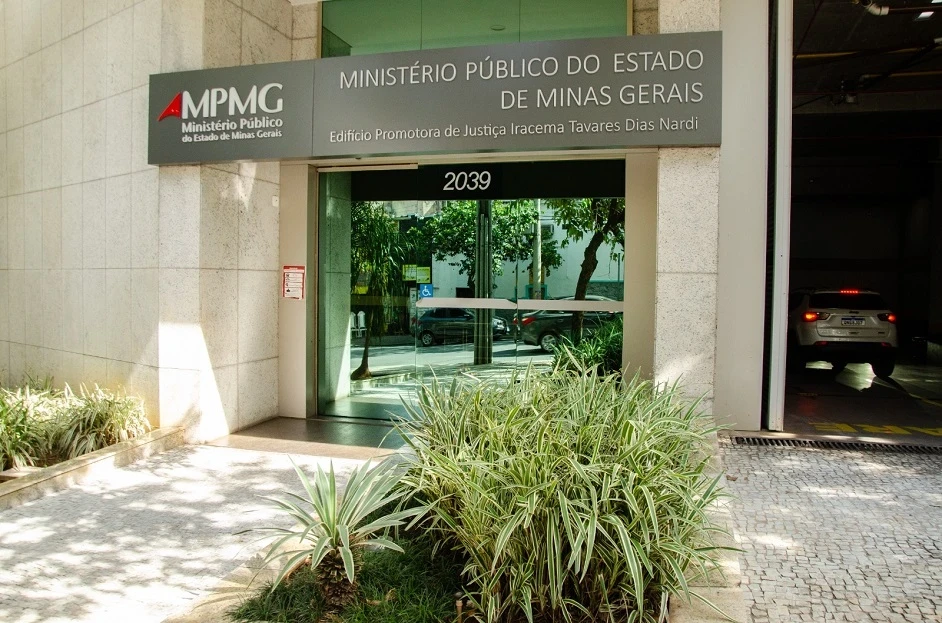 Conforme apurado pela investigação, o assassinato foi planejado e motivado por uma busca de vingança, resultado de uma antiga rivalidade entre as partes. O delito ocorreu em um bar na localidade onde a vítima se encontrava.