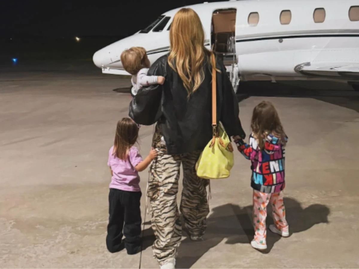 Virginia se diverte com os filhos a bordo do jato a caminho de Goiânia para a celebração de Maria Flor.