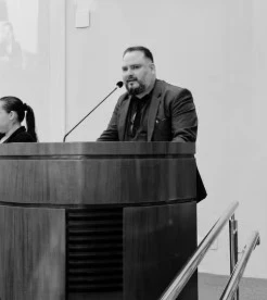 Bruno, oriundo de Coronel Fabriciano, desempenhou funções na administração da prefeitura de Ipatinga desde 2017, período em que destacou-se por sua dedicação ao setor público e pela busca de melhorias no desenvolvimento urbano da cidade.