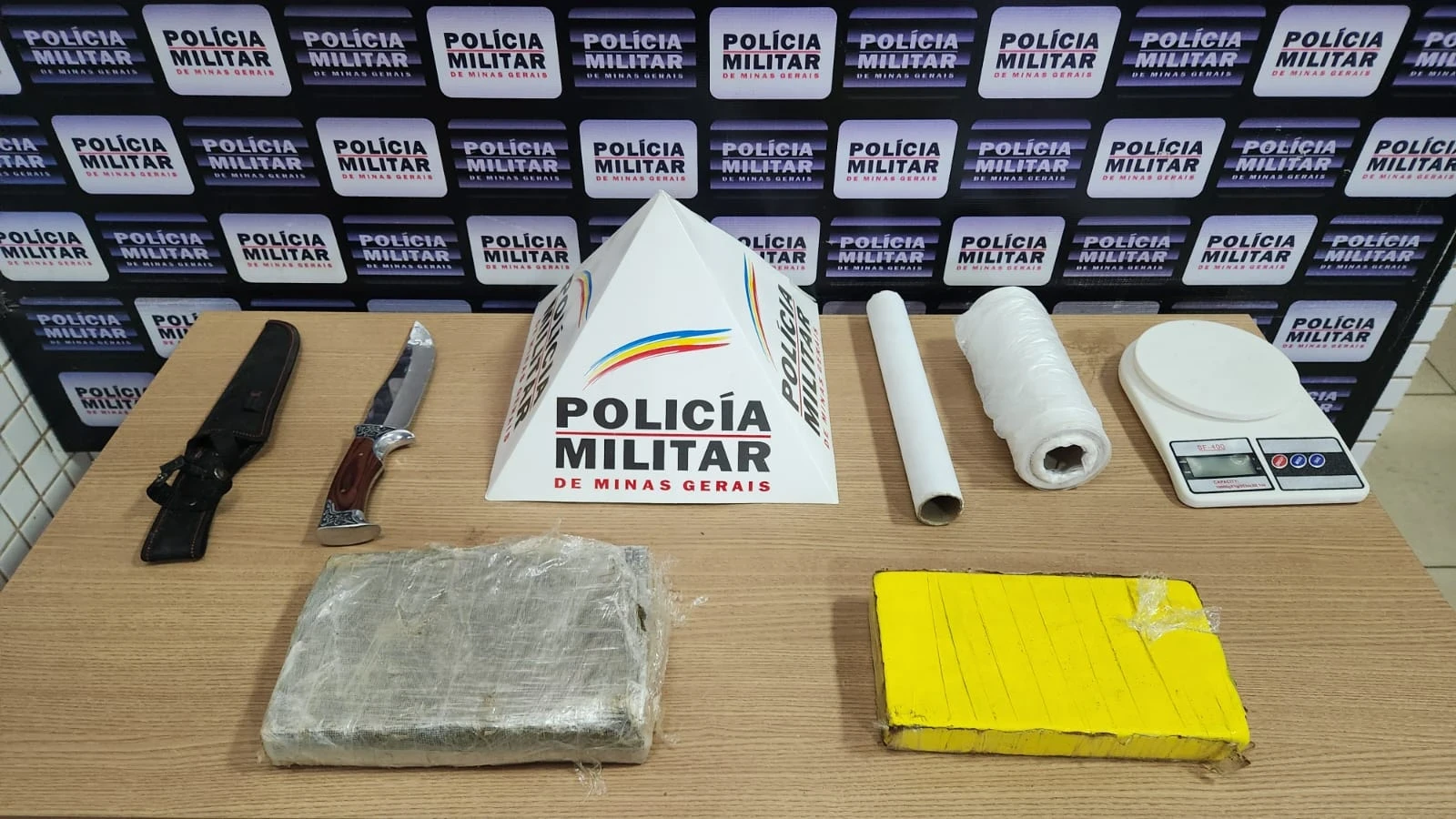 Entorpecentes foram encontrados ocultos dentro da caixa de som.