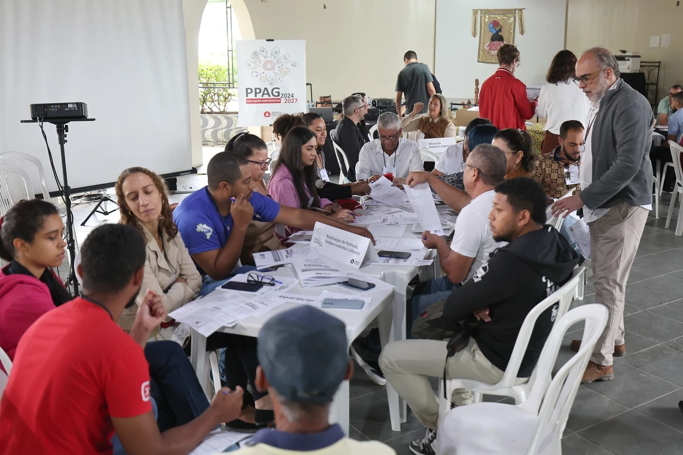 Grupos de trabalho discutem e apresentam propostas populares para a revisão do plano plurianual.