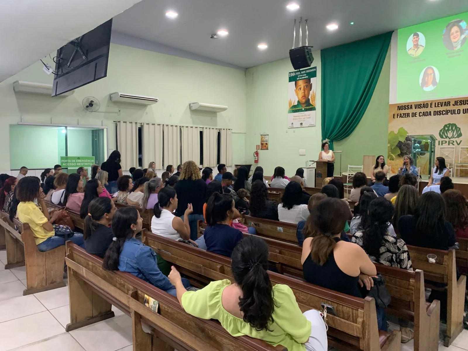 O encontro aconteceu na noite desta quarta-feira.