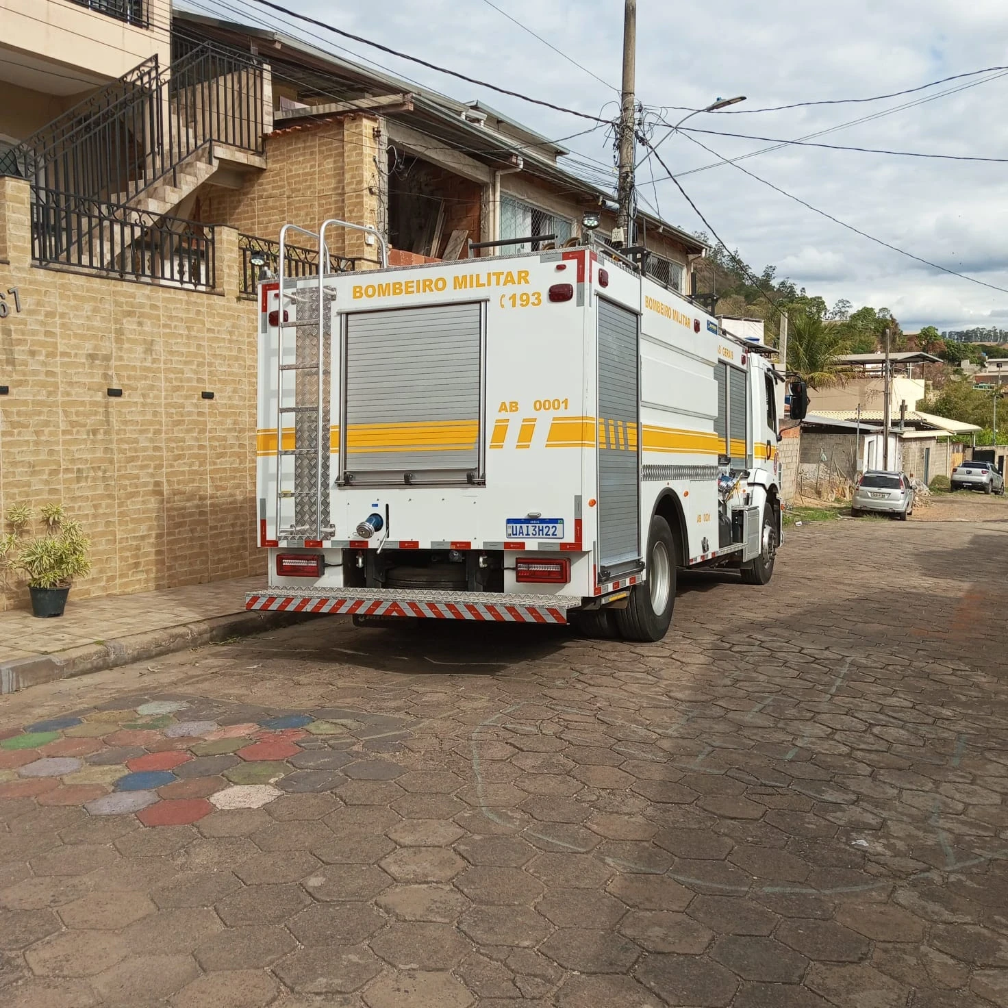 De acordo com dados da corporação, o incêndio pode ter sido provocado por um possível vazamento de gás GLP em um aquecedor.