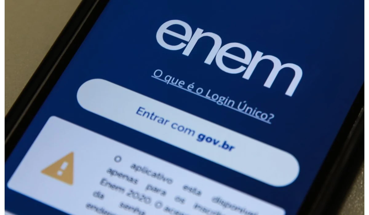 O aluno deve acessar o Cartão de Confirmação na Página do Participante para verificar o local de prova.