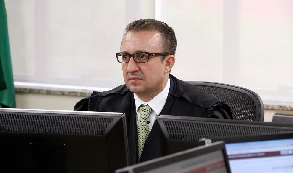 O desembargador do TRF-4, Rogério Favreto, durante sessão em tribunal, em pauta para possível indicação ao STF pelo presidente Lula.