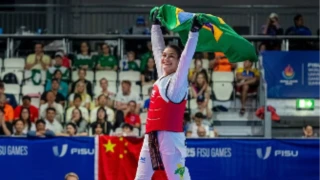 Maria Clara Pacheco conquista ouro inédito no Mundial de Taekwondo