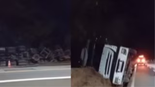 Vídeo:carreta tomba em frente à base da Nova 381 em João Monlevade
