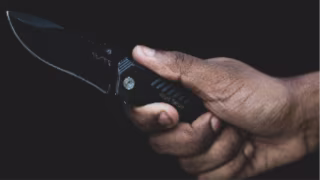 Homem é morto com golpes de canivete após discussão em praça de Santa Bárbara