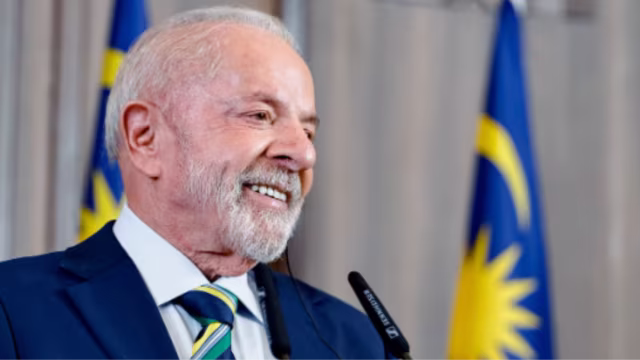 Lula completa 80 anos no cargo e sinaliza disputa pela reeleição