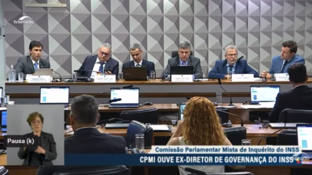 Ex-diretor do INSS admite negócios com líder de esquema investigado pela PF