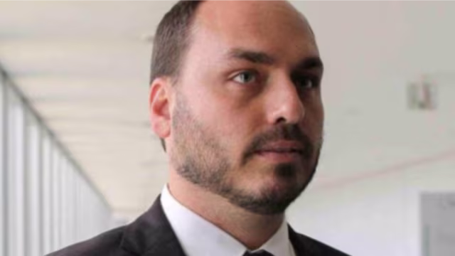 Carlos Bolsonaro lança pré-candidatura ao Senado por Santa Catarina em 2026