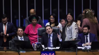 Câmara aprova licença menstrual de até dois dias por mês