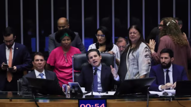 Câmara aprova licença menstrual de até dois dias por mês