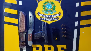 Vídeo: motorista é preso com arma, munições e faca  na BR-262 em Rio Casca