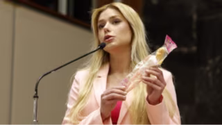 Deputada acusa colega de violência política de gênero após ser chamada de 'Barbie da Shopee'