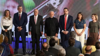 Guilherme Boulos toma posse como ministro e pede minuto de silêncio por mortos em operação no RJ