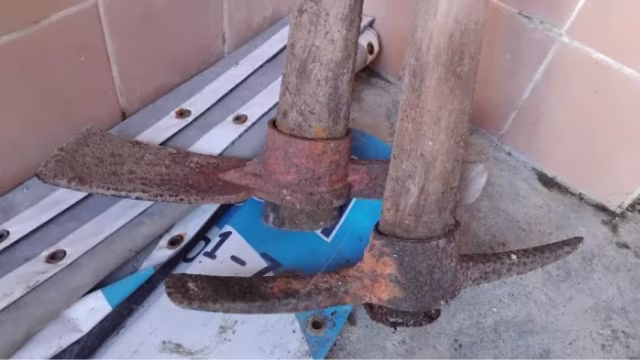 Tiro acerta ferramenta nas costas da vítima e salva vida em tentativa de homicídio em Simonésia