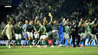 Palmeiras faz 4 a 0 na LDU e vai à final da Libertadores após reverter desvantagem histórica