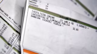 Aneel mantém bandeira vermelha e custo extra na conta de luz em novembro