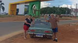Casal cruza o Brasil em Ford Corcel 1977 para entregar carro a irmão