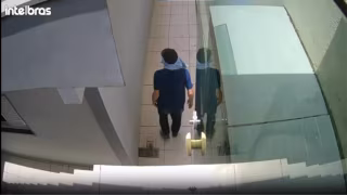 Homem invade casa, esfaqueia morador e rouba aliança em Santo André