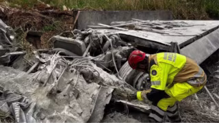 Caminhoneiro morre após sair da pista na MGC-226