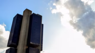 Copom decide futuro da Selic, mantida no maior patamar desde 2006