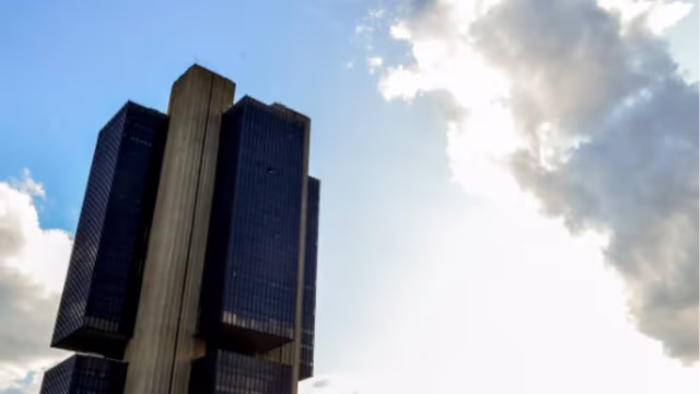 Copom decide futuro da Selic, mantida no maior patamar desde 2006